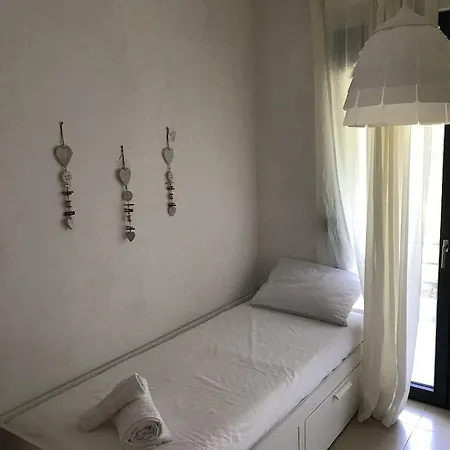 Apartment Chris Rhodes City